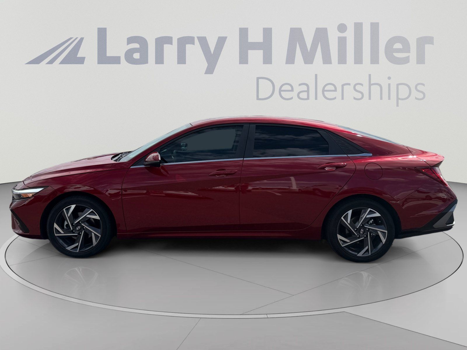 Used 2025 Hyundai Elantra Limited FWD image 2
