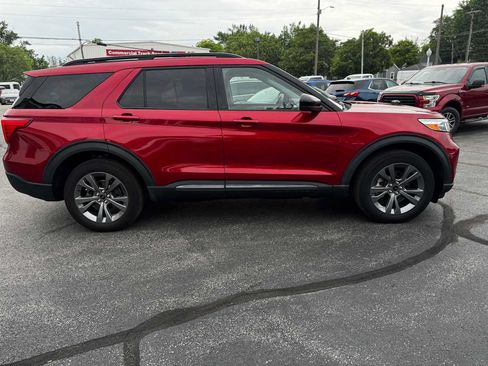 Used 2022 Ford Explorer XLT w/ Equipment Group 202A AWD/4WD image 12