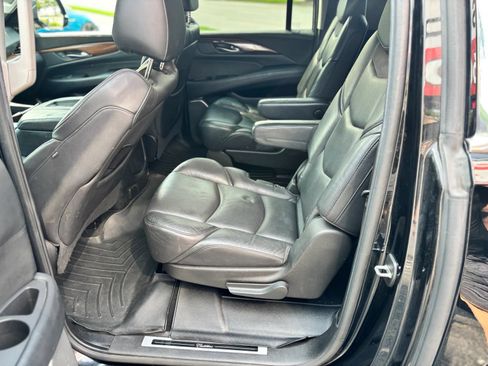 Used 2018 Cadillac Escalade ESV Premium Luxury AWD/4WD image 12