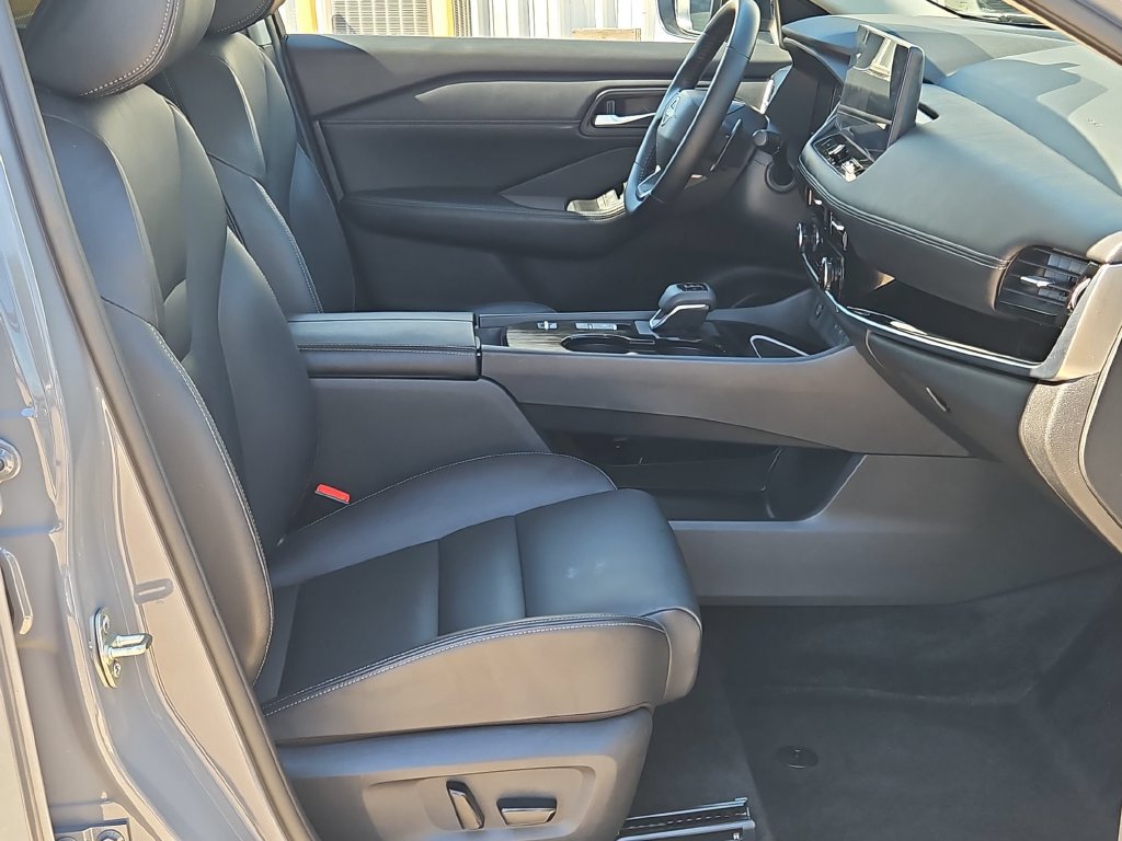 Used 2025 Nissan Rogue SL w/ SL Premium Package FWD image 27