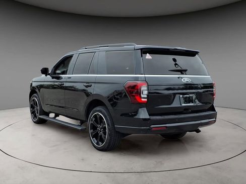 Used 2024 Ford Expedition Limited AWD/4WD image 3