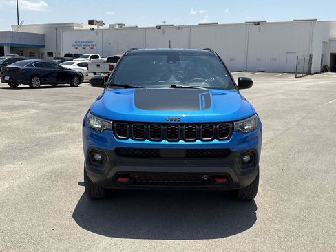 Used 2025 Jeep Compass Trailhawk AWD/4WD image 3