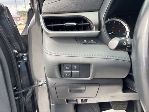 Used 2023 Toyota Highlander LE image 16