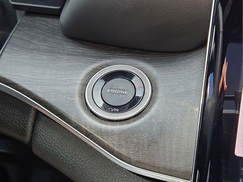 Used 2023 Jeep Grand Cherokee Overland w/ Luxury Tech Group IV image 33