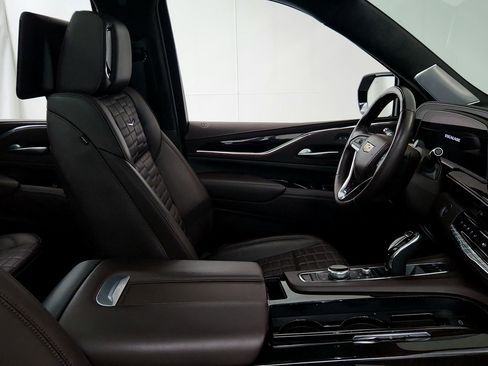 Certified 2024 Cadillac Escalade Sport Platinum w/ LPO, ONYX Package AWD/4WD image 31