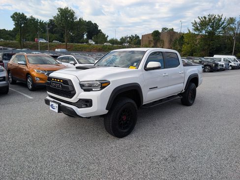 Used 2022 Toyota Tacoma TRD Pro AWD/4WD image 2