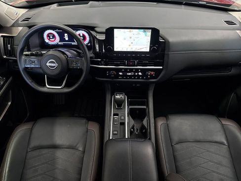 Used 2025 Nissan Pathfinder Platinum w/ Cargo Package image 13