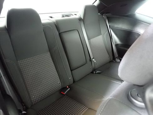 Used 2019 Dodge Challenger SXT RWD image 31