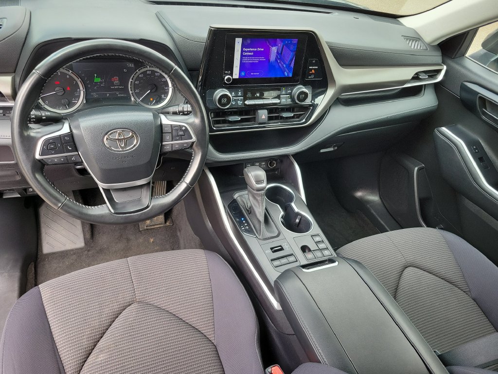 Used 2023 Toyota Highlander LE AWD/4WD image 15