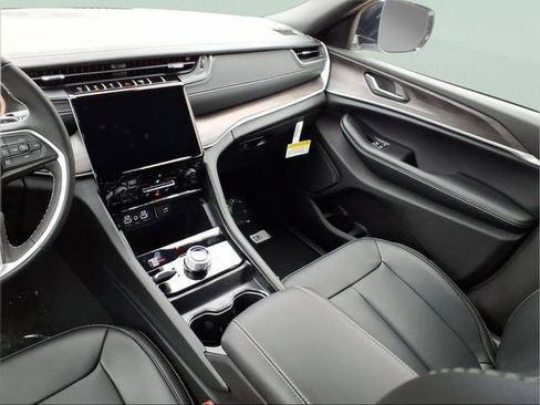 New 2025 Jeep Grand Cherokee Limited w/ Trailer Tow Package image 12