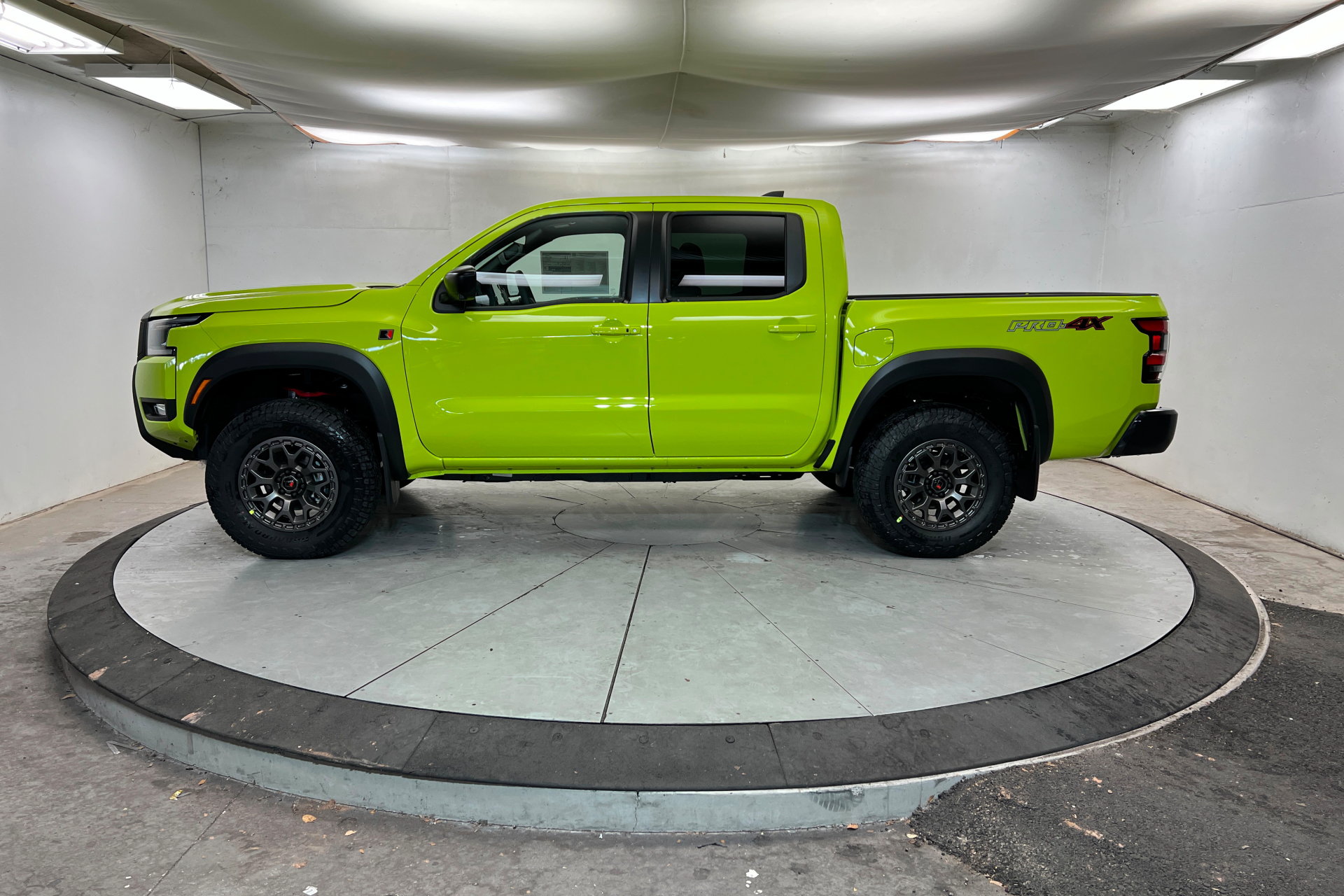 New 2026 Nissan Frontier PRO-4X w/ Pro-4x Convenience Package AWD/4WD image 2