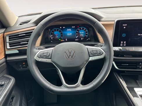 Used 2024 Volkswagen Atlas SE image 13