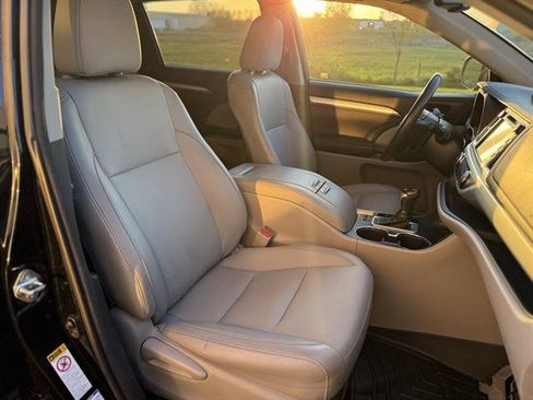 Used 2015 Toyota Highlander XLE image 21