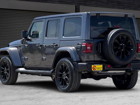 Used 2025 Jeep Wrangler Unlimited Sahara AWD/4WD image 6