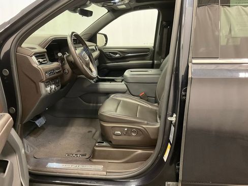 Used 2024 GMC Yukon XL Denali w/ Denali Reserve Package AWD/4WD image 4