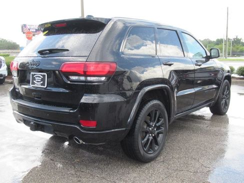 Used 2017 Jeep Grand Cherokee Altitude AWD/4WD image 7