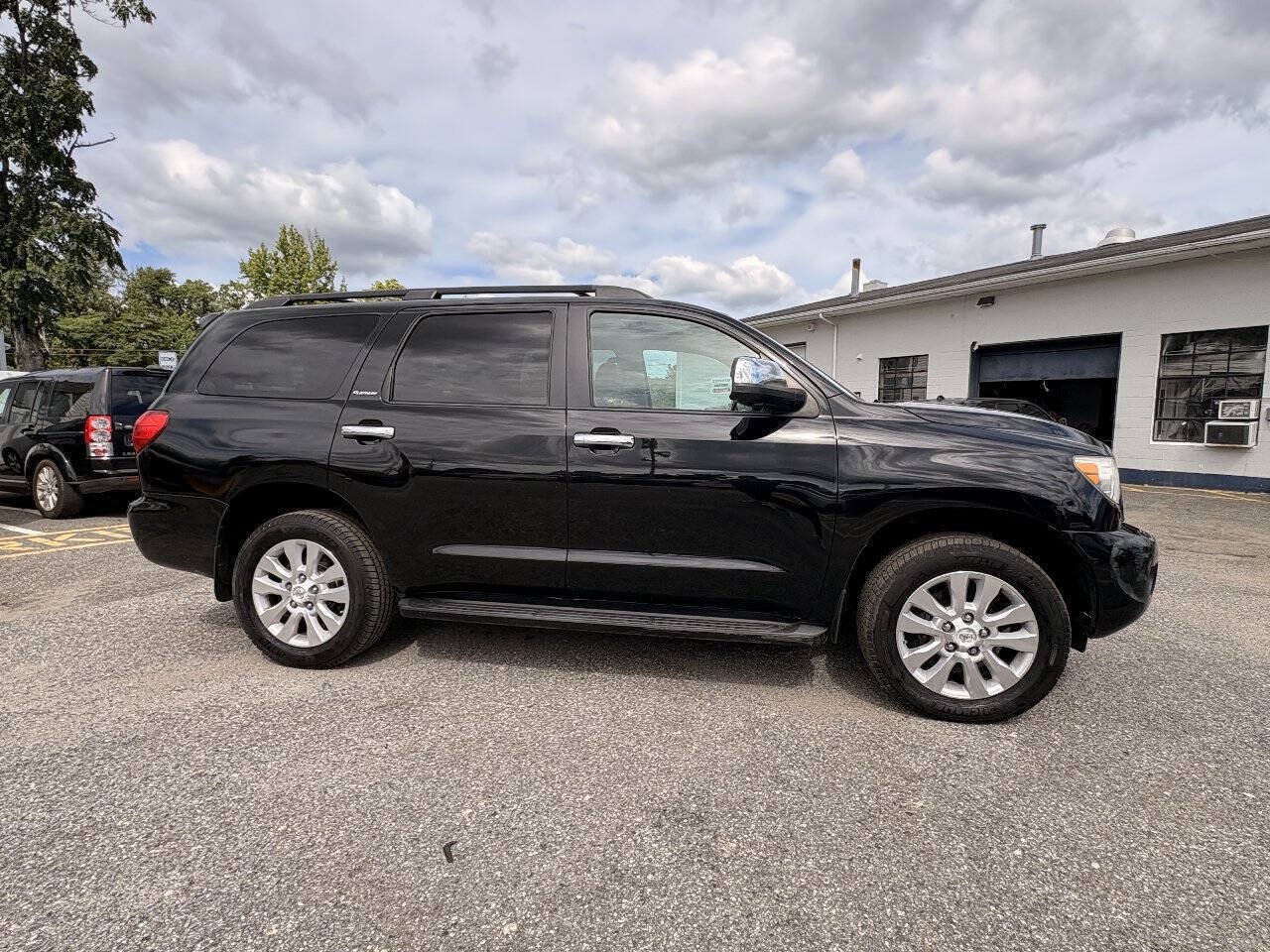 Used 2011 Toyota Sequoia Platinum AWD/4WD image 6