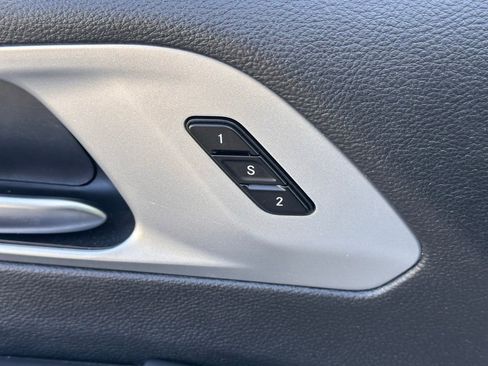 Used 2024 Chrysler Pacifica Select image 26