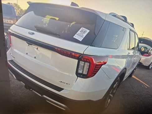 Used 2025 Ford Explorer Platinum w/ LUX Leather Package AWD/4WD image 2