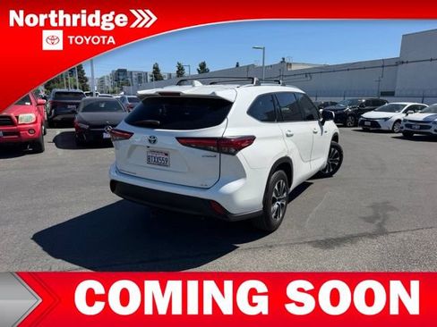 Used 2020 Toyota Highlander XLE FWD image 4