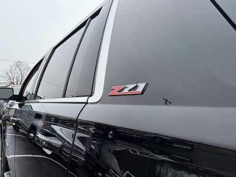 Used 2016 Chevrolet Suburban LT image 9