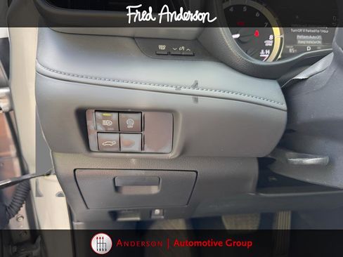Used 2024 Toyota Highlander LE image 9