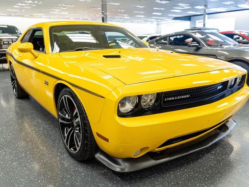 Used 2012 Dodge Challenger SRT8 Yellow Jacket w/ Premium Sound Group RWD image 3