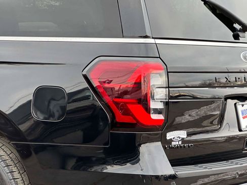 Used 2022 Ford Expedition Max Limited image 8