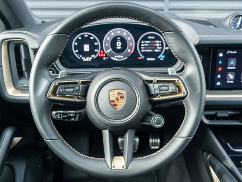 Certified 2025 Porsche Cayenne S image 6