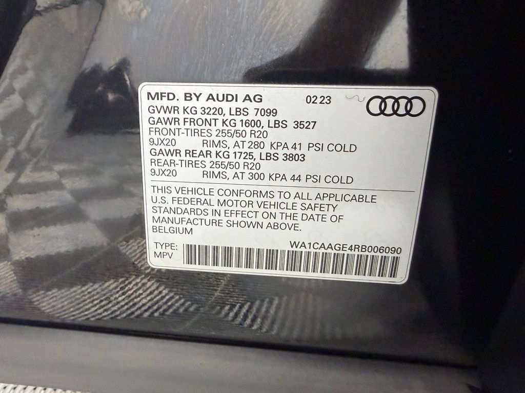 Used 2024 Audi Q8 e-tron Premium Plus w/ Premium Plus Package AWD/4WD image 34