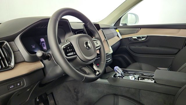 New 2026 Volvo XC90 T8 Plus w/ Protection Package AWD/4WD image 12