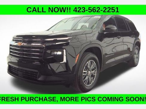 Used 2025 Chevrolet Traverse LT image 1