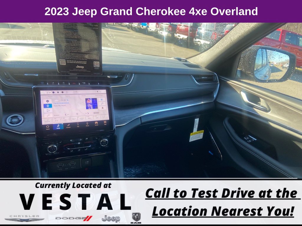 New 2023 Jeep Grand Cherokee Overland AWD/4WD image 18