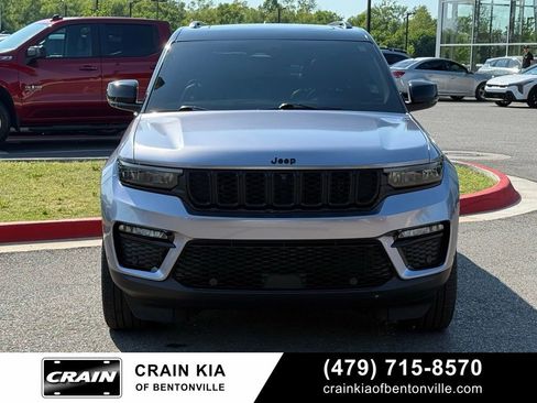 Used 2023 Jeep Grand Cherokee Limited w/ Luxury Tech Group II AWD/4WD image 2