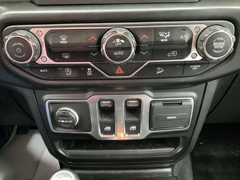 Used 2020 Jeep Wrangler Sport AWD/4WD image 18
