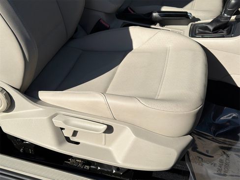 Used 2015 Volkswagen Golf S image 10