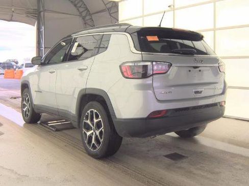 Used 2025 Jeep Compass Limited image 2