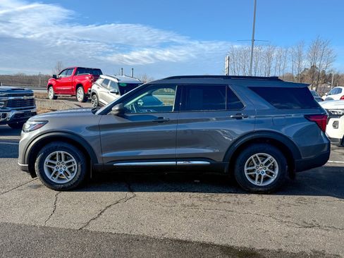Used 2025 Ford Explorer Active image 4