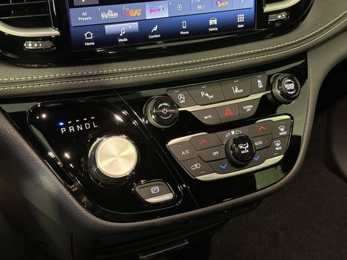 New 2026 Chrysler Pacifica Select FWD image 21