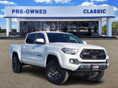 Used 2020 Toyota Tacoma SR5 w/ SR5 Appearance Package (SM) RWD image 1
