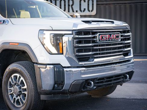 Used 2024 GMC Sierra 3500 SLT w/ SLT Convenience Package AWD/4WD image 4