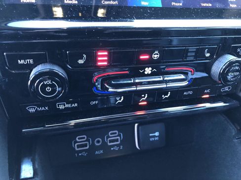 Certified 2022 Jeep Grand Cherokee Limited w/ Trailer Tow Prep Group (B) image 19