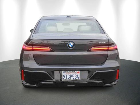 Used 2025 BMW 750e xDrive w/ Premium Package AWD/4WD image 5
