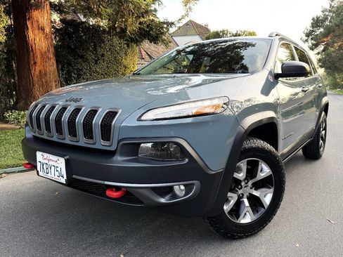 Used 2015 Jeep Cherokee Trailhawk w/ Comfort/Convenience Group image 2