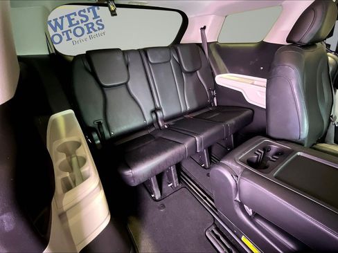 Used 2023 Kia Carnival LX FWD image 26