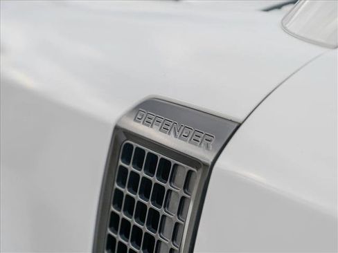 Used 2023 Land Rover Defender 90 X-Dynamic SE image 12