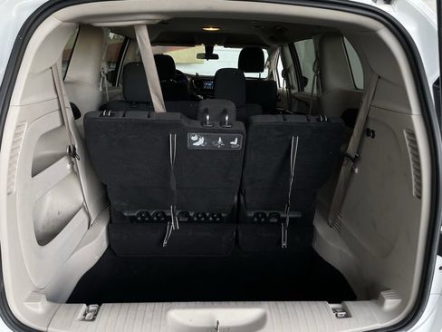 Used 2018 Chrysler Pacifica L image 9