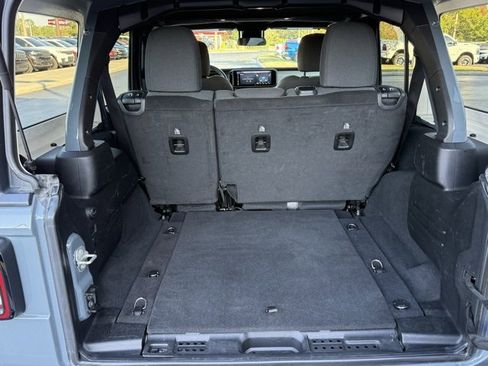 Used 2024 Jeep Wrangler Sport S image 9