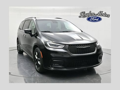 Used 2025 Chrysler Pacifica Limited FWD image 1