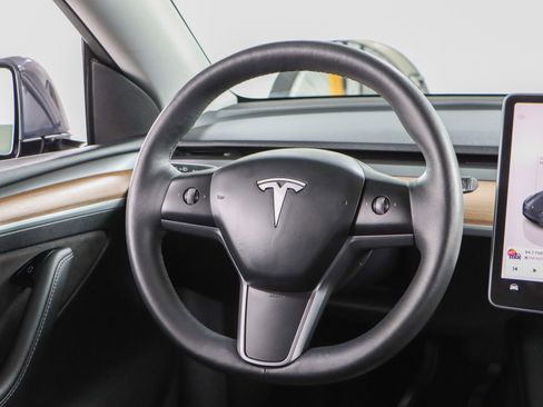 Used 2023 Tesla Model Y AWD image 12
